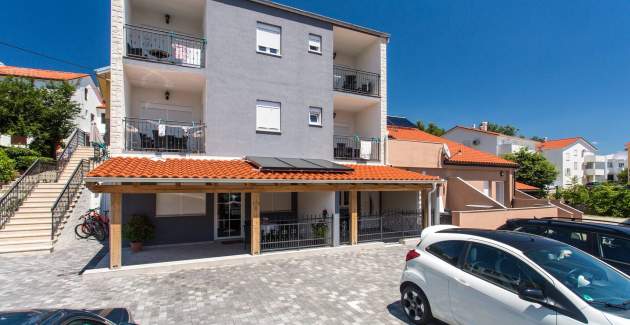 Modernes Apartment Berisha 1 Nr.5 – mit Balkon