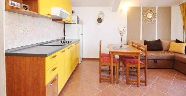 Apartment Brnic Nar. more - with Sea View, 350m from the Beach