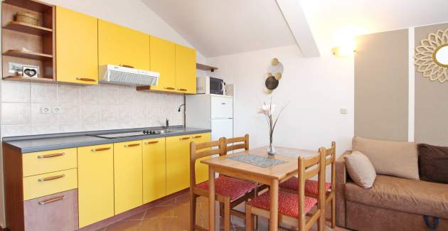 Apartment Brnic Nar. more - with Sea View, 350m from the Beach