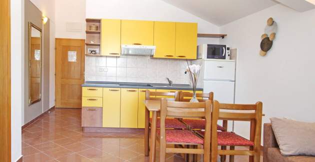 Apartment Brnic Nar. more - with Sea View, 350m from the Beach