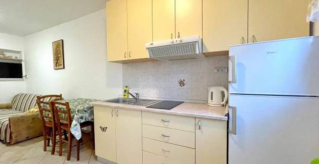 Capic Z2 - Apartment with Balcony and Parking spot, 300 m from the Beach