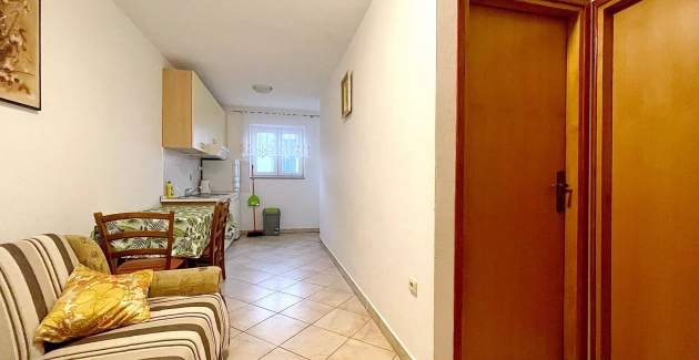 Capic Z2 - Apartment with Balcony and Parking spot, 300 m from the Beach