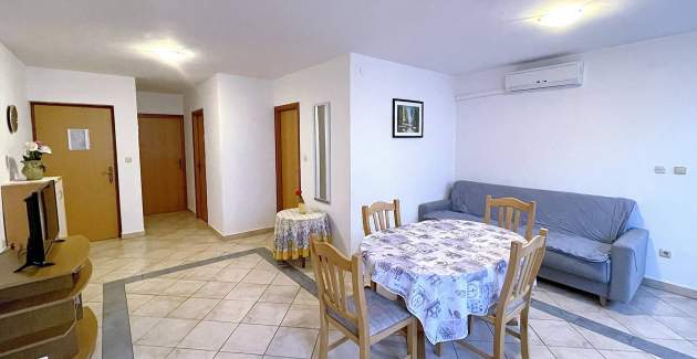 Capic Z1 – Apartment mit Terrasse und Parkplatz, 300 m vom Strand entfernt