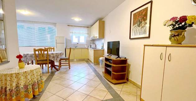 Capic Z1 – Apartment mit Terrasse und Parkplatz, 300 m vom Strand entfernt