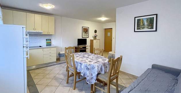 Capic Z1 – Apartment mit Terrasse und Parkplatz, 300 m vom Strand entfernt