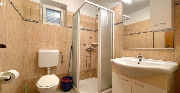 Capic Z1 – Apartment mit Terrasse und Parkplatz, 300 m vom Strand entfernt