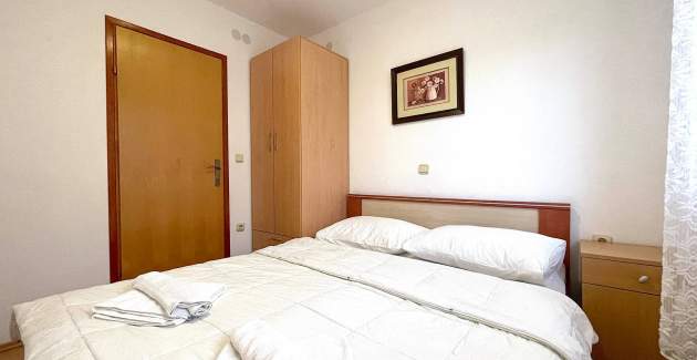 Capic Z1 – Apartment mit Terrasse und Parkplatz, 300 m vom Strand entfernt