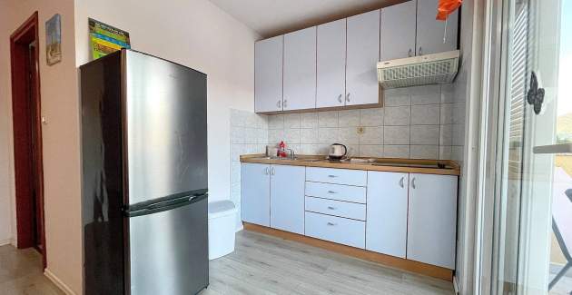 Capic Z5 - Apartment with Balcony and Parking spot, 300 m from the Beach