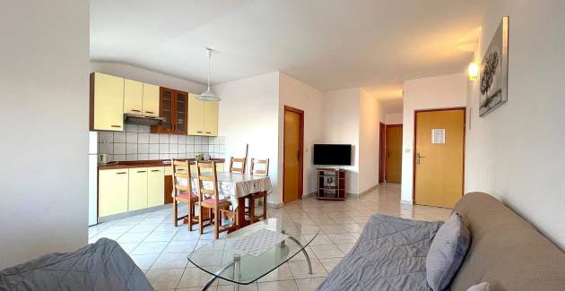 Capic Z6 - Apartment with Balcony and Parking spot, 300 m from the Beach