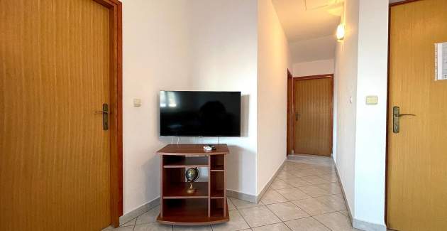 Capic Z6 - Apartment with Balcony and Parking spot, 300 m from the Beach