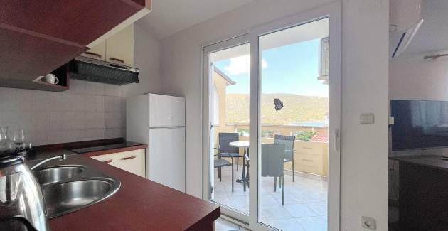 Capic Z7 - Apartment with Balcony and Parking spot, 300 m from the Beach