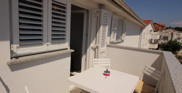 Apartment Cugalj - with Balcony, 2nd floor, 300m from the Beach