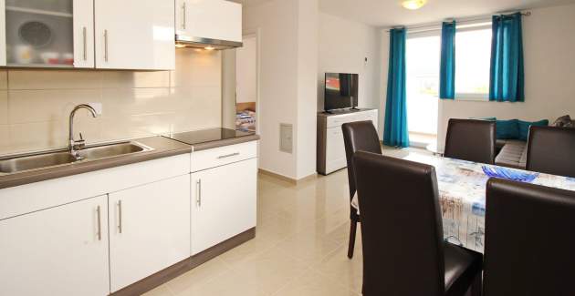 Apartment Cugalj - with Balcony, 1st floor, 300 m from the Beach