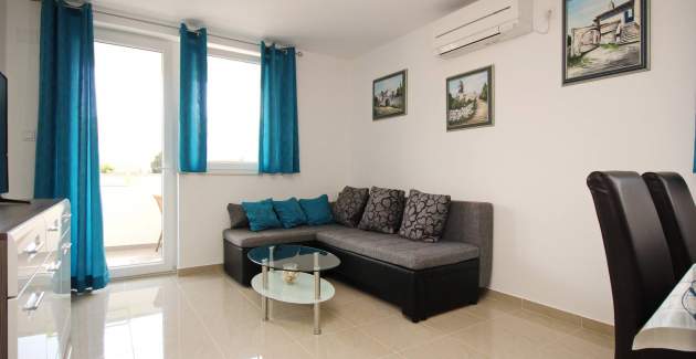 Apartment Cugalj - with Balcony, 1st floor, 300 m from the Beach