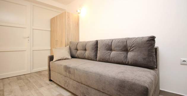 Studio Cugalj - with covered Terrace, 300m from the Beach