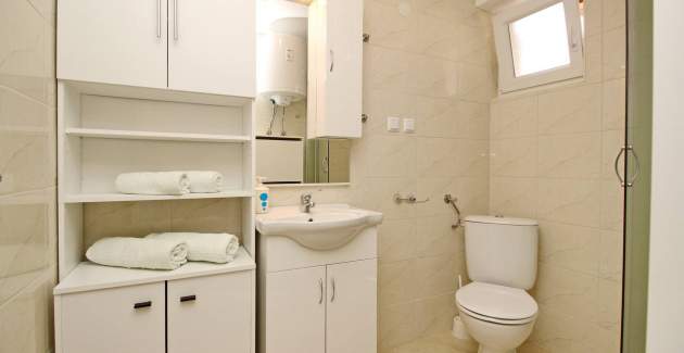 Studio Cugalj - with covered Terrace, 300m from the Beach