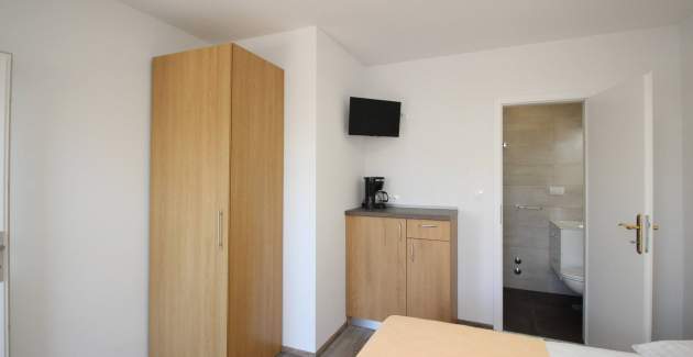 Room Dekanic No.4 - with mini Fridge and Balcony