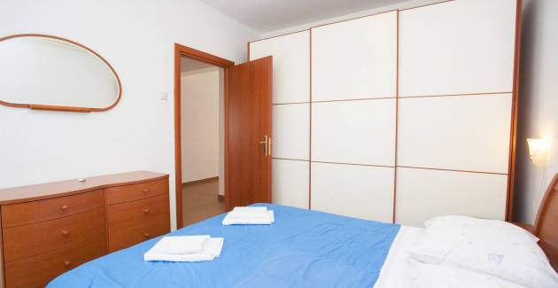 Apartment Dekanic D. - on the Ground Floor, with Terrace