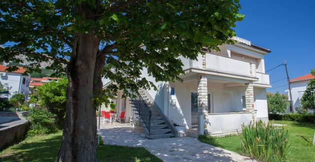 Apartment Dekanic D. - on the Ground Floor, with Terrace