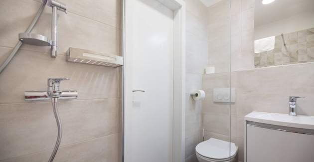 Zimmer Dekanic Nr.1 – mit Minikühlschrank und Terrasse