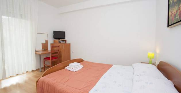 Zimmer Dekanic Nr.1 – mit Minikühlschrank und Terrasse