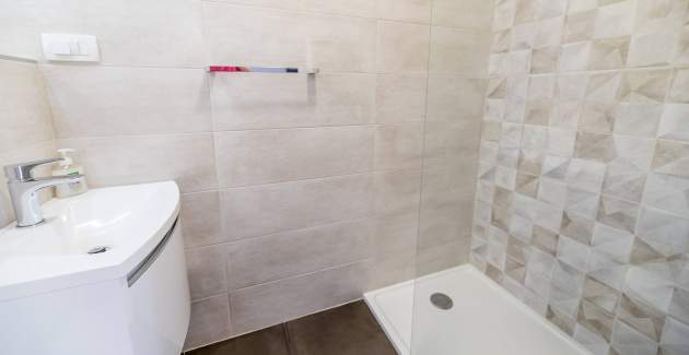 Zimmer Dekanic Nr.1 – mit Minikühlschrank und Terrasse