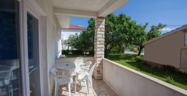 Zimmer Dekanic Nr.1 – mit Minikühlschrank und Terrasse