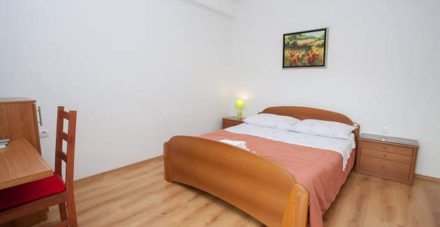 Zimmer Dekanic Nr.1 – mit Minikühlschrank und Terrasse