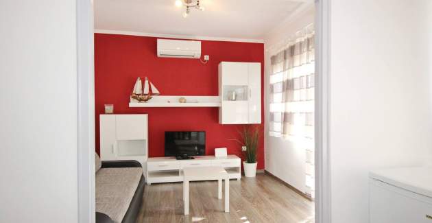 Apartment Mihaela - 350m from the Beach