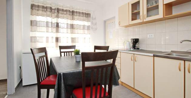 Apartment Mihaela - 350m from the Beach