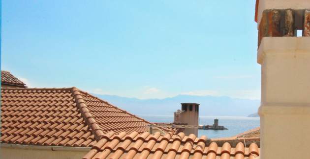 Apartment Fantov - in the old Part of Baska, with a nearby Parking