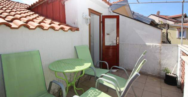 Apartment Fantov - in the old Part of Baska, with a nearby Parking