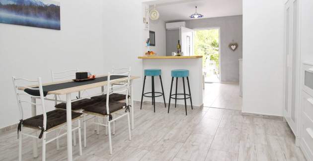 Apartment Fantov No.1 - with Terrace, 250 m from the Beach