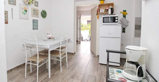 Apartment Fantov No.2 - with Terrace, 250 m from the Beach