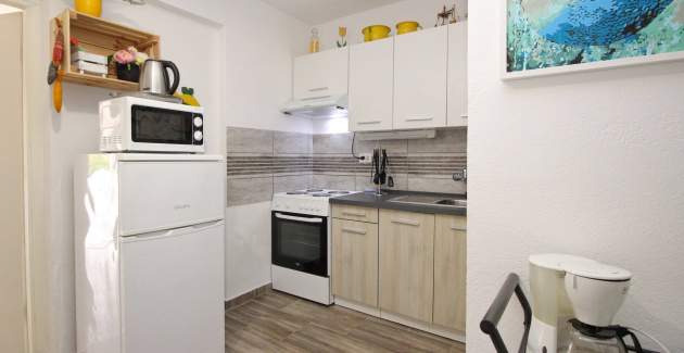 Apartment Fantov No.2 - with Terrace, 250 m from the Beach