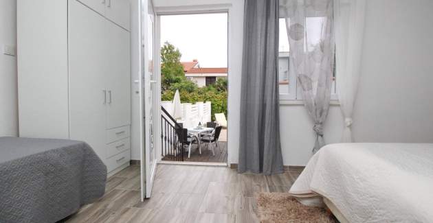 Apartment Fantov No.2 - with Terrace, 250 m from the Beach