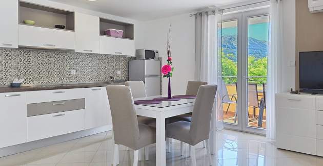 Apartment Gorica 2 No.5 - with Balcony and Pool