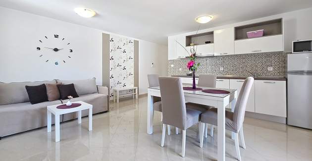 Apartment Gorica 2 No.5 - with Balcony and Pool