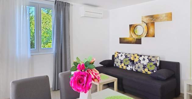 Apartment Gorica 2 No.6 - with Balcony and Pool