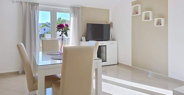 Apartment Gorica 2 No.8 - with Balcony and Pool