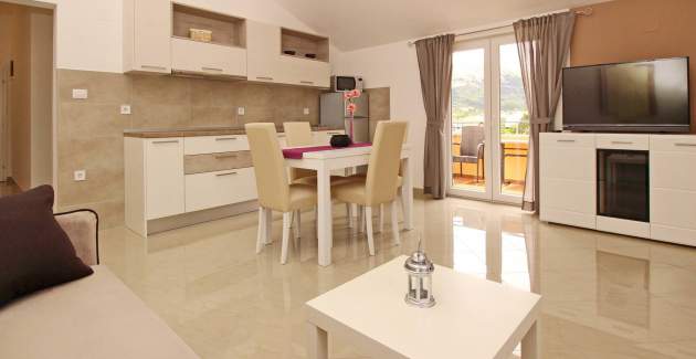 Apartment Gorica 2 No.8 - with Balcony and Pool