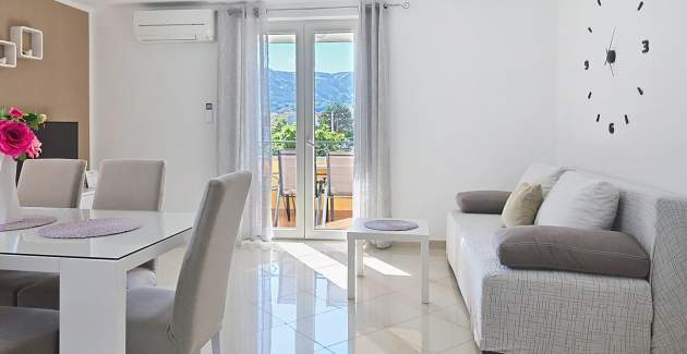 Apartment Gorica 2 Nr.4 – mit Balkon und Pool