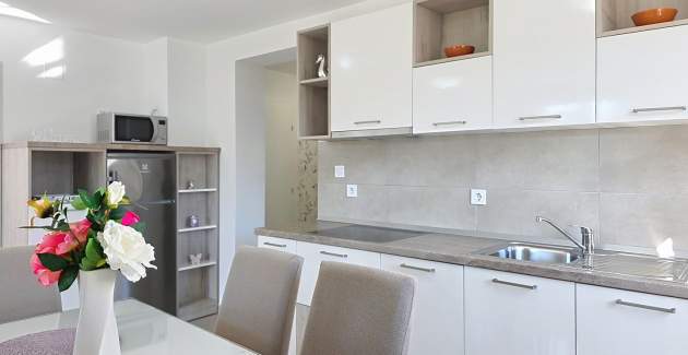 Apartment Gorica 2 Nr.4 – mit Balkon und Pool