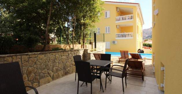 Monolocale Gorica 2 n.11 – con piscina, al piano seminterrato