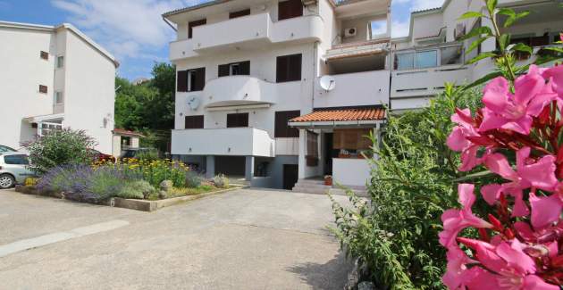 Appartamento Karamarko – con balcone grande