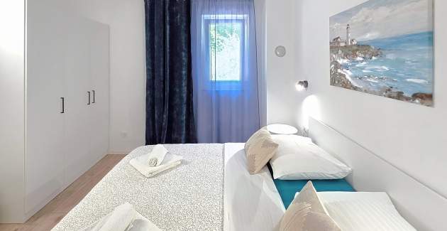 Apartment Karamarko - with large Balcony