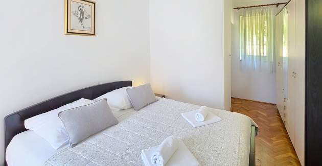 Apartment Karamarko - with large Balcony