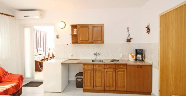 Appartamento Karamarko – con balcone grande