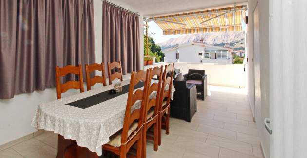 Appartamento Karamarko – con balcone grande