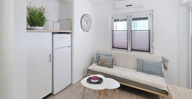 Apartment Karamarko - with large Balcony